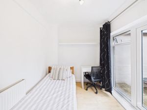 BEDROOM - click for photo gallery